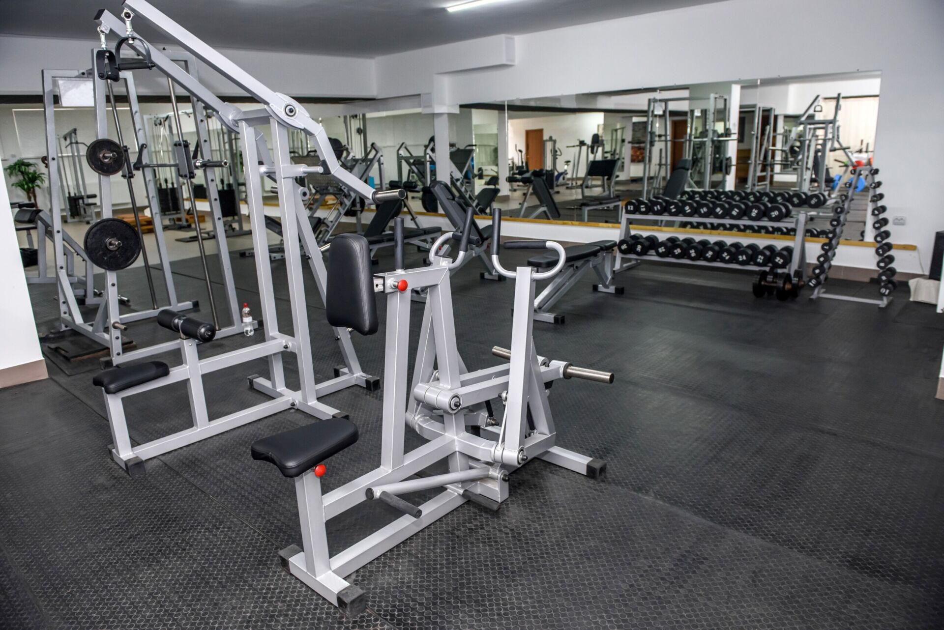 comparing horse stall mats and gym floor mats: which flooring option best suits your needs?